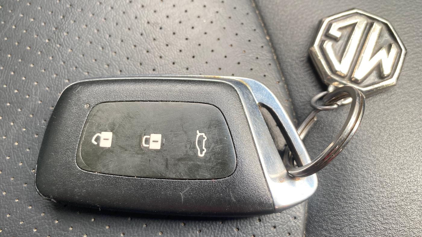 2021 MG HECTOR SHARP 1.5 TURBO HYBRID MT DUAL TONE, Petrol, Manual, 48,307 km, Key Close Up
