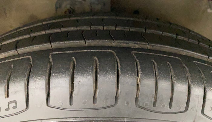 2014 Maruti Celerio VXI AMT, Petrol, Automatic, 61,062 km, Right Front Tyre Tread