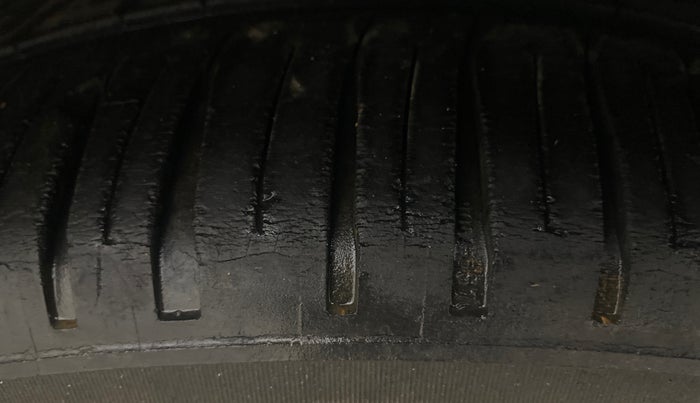 2013 Hyundai i20 SPORTZ 1.2, Petrol, Manual, 86,088 km, Right Front Tyre Tread