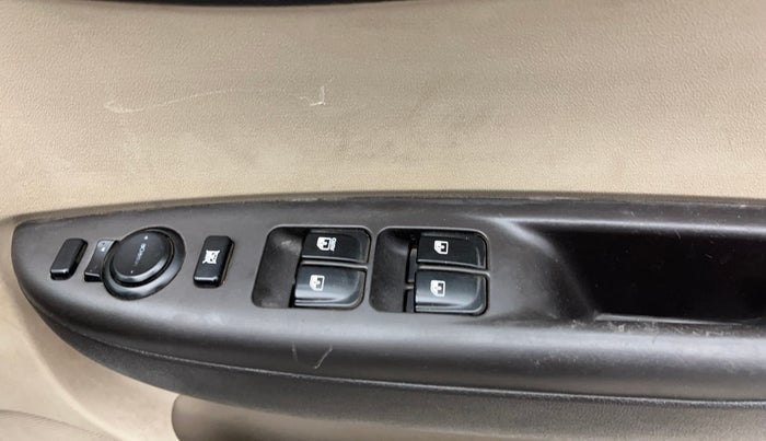 2012 Hyundai i20 MAGNA (O) 1.2, Petrol, Manual, 67,286 km, Driver Side Door Panels Control