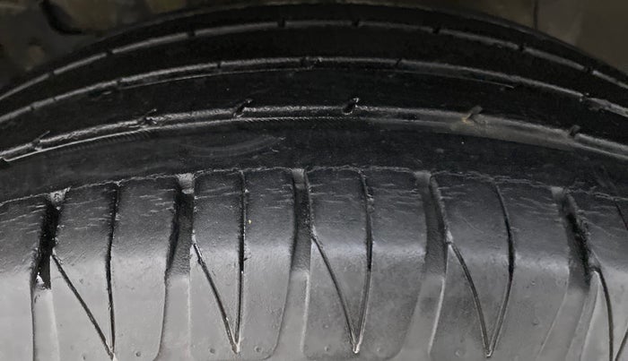 2018 Maruti Vitara Brezza ZDI + AMT, Diesel, Automatic, 49,723 km, Left Front Tyre Tread