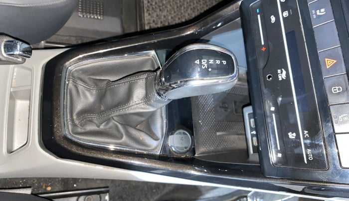 2022 Skoda KUSHAQ STYLE 1.5L TSI DSG, Petrol, Automatic, 50,926 km, Gear Lever