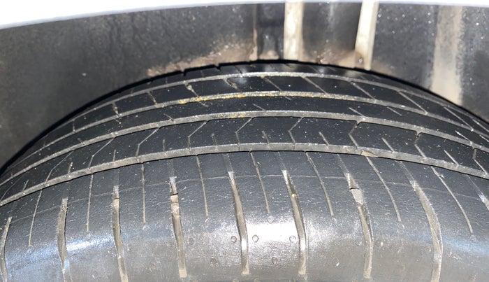 2022 Skoda KUSHAQ STYLE 1.5L TSI DSG, Petrol, Automatic, 50,926 km, Left Rear Tyre Tread