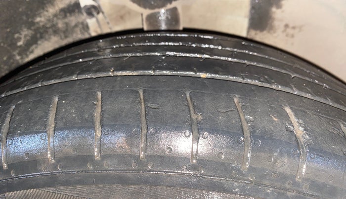 2022 Skoda KUSHAQ STYLE 1.5L TSI DSG, Petrol, Automatic, 50,926 km, Right Front Tyre Tread