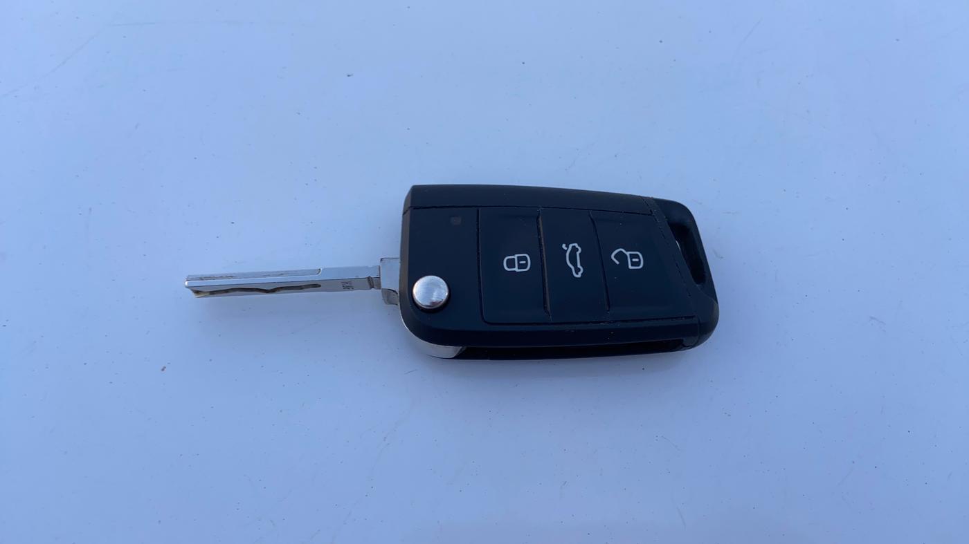 2021 Skoda KUSHAQ STYLE 1.5L TSI MT, Petrol, Manual, 1,26,578 km, Key Close Up