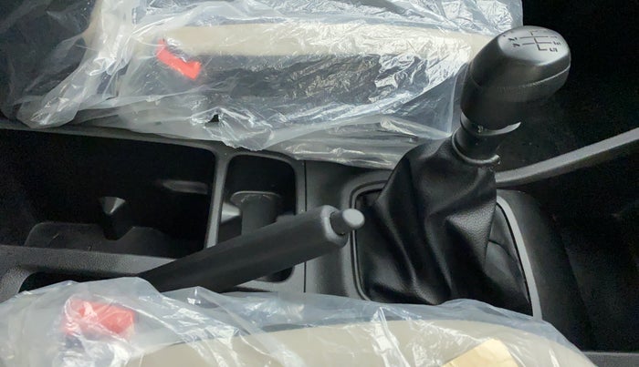 2021 Renault TRIBER RXE MT PETROL, Petrol, Manual, 2,017 km, Gear Lever