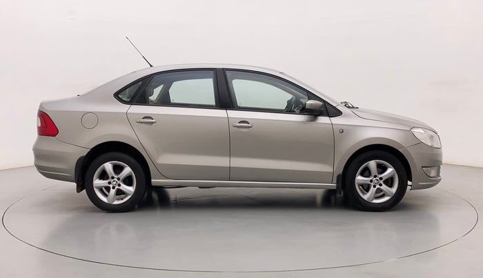 2013 Skoda Rapid ELEGANCE 1.6 MPI MT, Petrol, Manual, 67,508 km, Right Side View