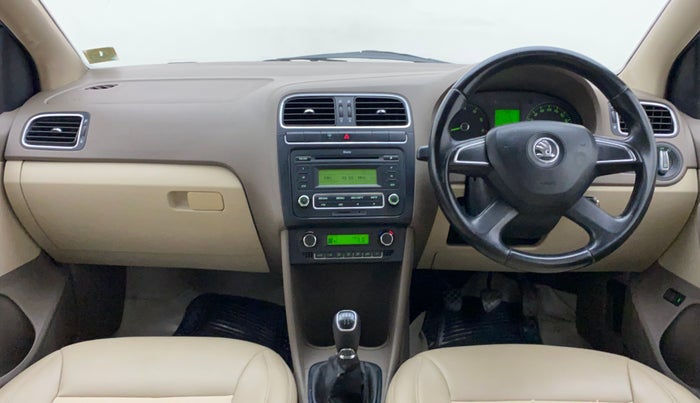2013 Skoda Rapid ELEGANCE 1.6 MPI MT, Petrol, Manual, 67,508 km, Dashboard