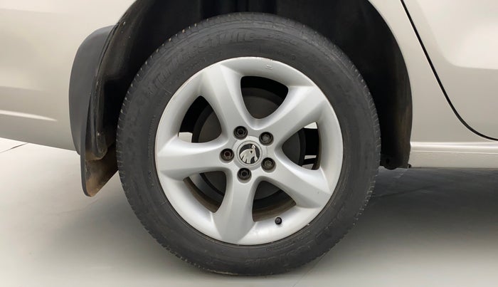 2013 Skoda Rapid ELEGANCE 1.6 MPI MT, Petrol, Manual, 67,508 km, Right Rear Wheel