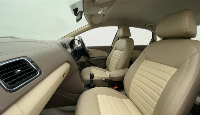 2013 Skoda Rapid ELEGANCE 1.6 MPI MT, Petrol, Manual, 67,508 km, Right Side Front Door Cabin