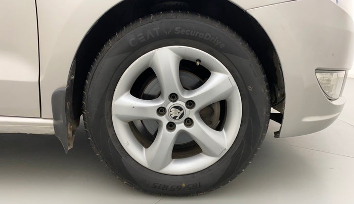 2013 Skoda Rapid ELEGANCE 1.6 MPI MT, Petrol, Manual, 67,508 km, Right Front Wheel
