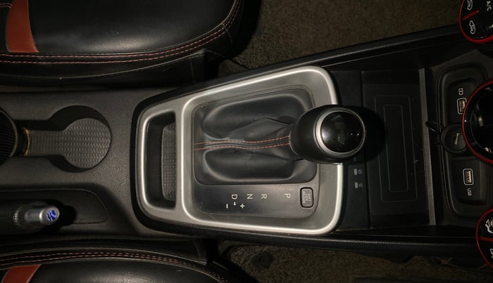 2021 Hyundai VENUE SX PLUS 1.0 TURBO DCT DUAL TONE, Petrol, Automatic, 38,462 km, Gear Lever