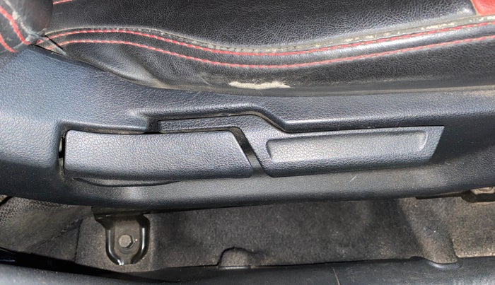 2021 Hyundai VENUE SX PLUS 1.0 TURBO DCT DUAL TONE, Petrol, Automatic, 38,462 km, Driver Side Adjustment Panel