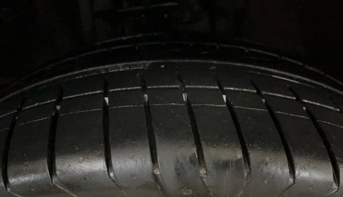 2018 Jeep Compass LIMITED PLUS PETROL AT, Petrol, Automatic, 78,184 km, Right Front Tyre Tread