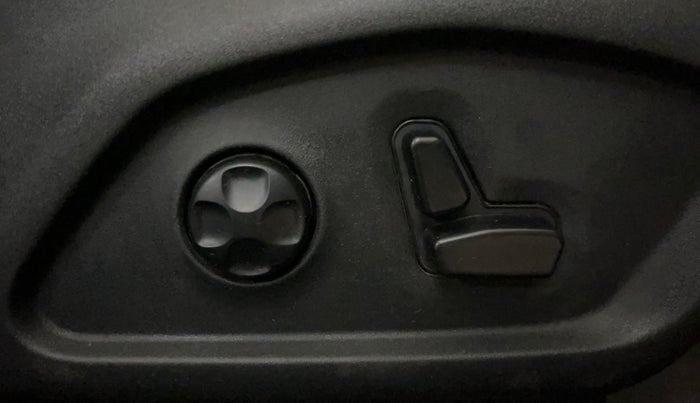 2018 Jeep Compass LIMITED PLUS PETROL AT, Petrol, Automatic, 78,184 km, Driver Side Adjustment Panel