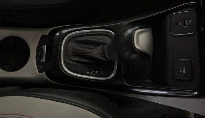 2018 Jeep Compass LIMITED PLUS PETROL AT, Petrol, Automatic, 78,184 km, Gear Lever