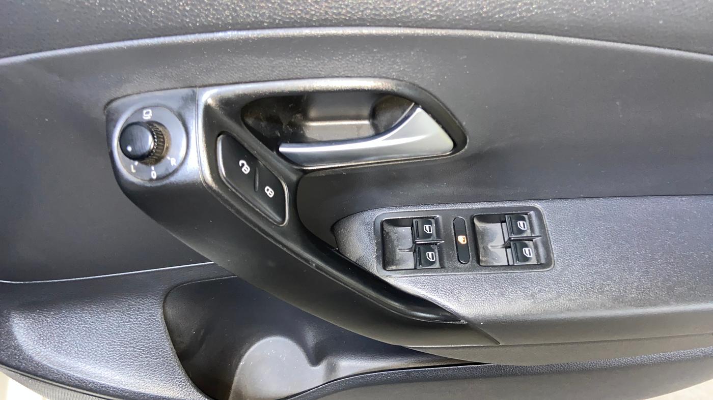 2017 Volkswagen Polo GT TSI AT, Petrol, Automatic, 66,547 km, Driver Side Door Panels Control