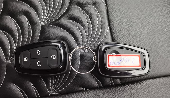 2023 Tata ALTROZ XZ + SUNROOF, Petrol, Manual, 17,220 km, Key Close Up
