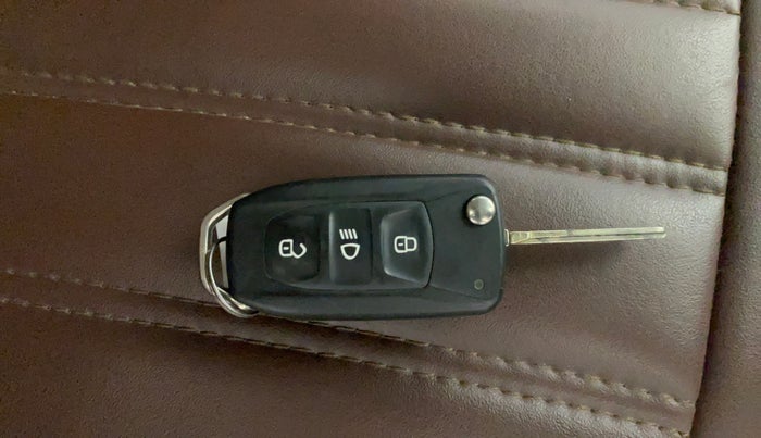 2024 Tata Tiago XZ PLUS PETROL, Petrol, Manual, 16,093 km, Key Close Up