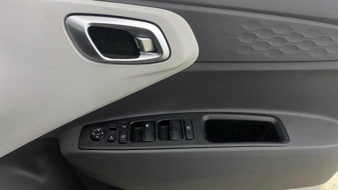 2021 Hyundai GRAND I10 NIOS SPORTZ 1.2 KAPPA VTVT CNG, CNG, Manual, 25,419 km, Driver Side Door Panels Control