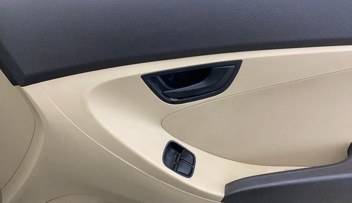 2014 Hyundai Eon ERA +, Petrol, Manual, 52,881 km, Driver Side Door Panels Control