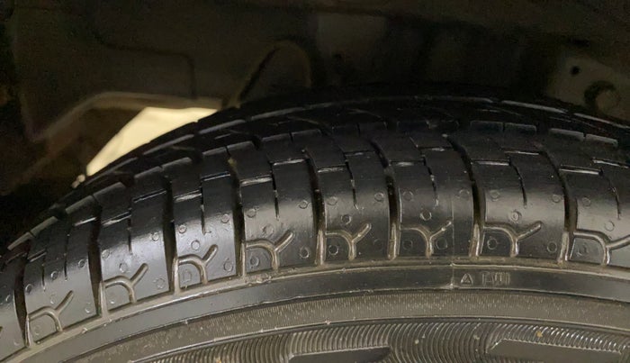 2014 Hyundai Eon ERA +, Petrol, Manual, 52,881 km, Right Rear Tyre Tread