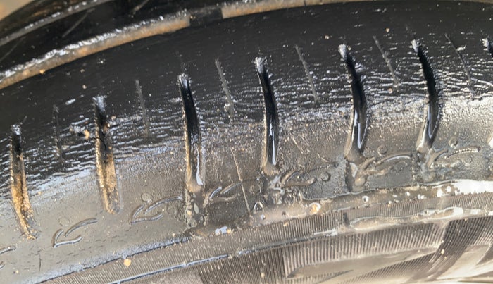 2022 Renault TRIBER RXT, Petrol, Manual, 23,962 km, Right Front Tyre Tread