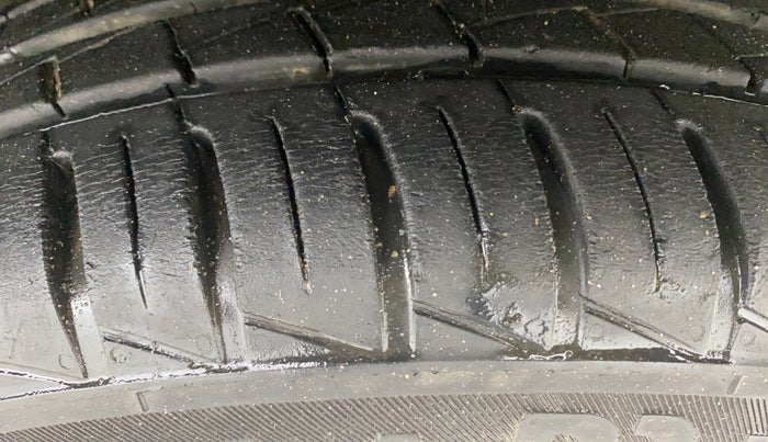 2021 Renault Kwid RXT 1.0 AMT (O), Petrol, Automatic, 13,101 km, Right Front Tyre Tread