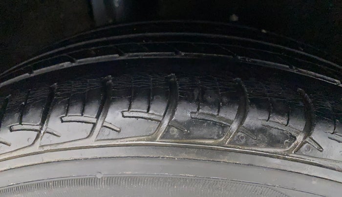 2016 Maruti Baleno DELTA PETROL 1.2, Petrol, Manual, 99,996 km, Right Rear Tyre Tread