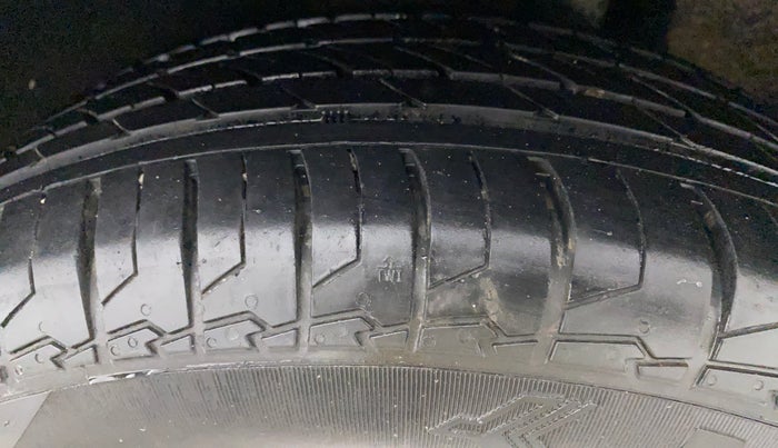 2016 Maruti Baleno DELTA PETROL 1.2, Petrol, Manual, 99,996 km, Left Rear Tyre Tread