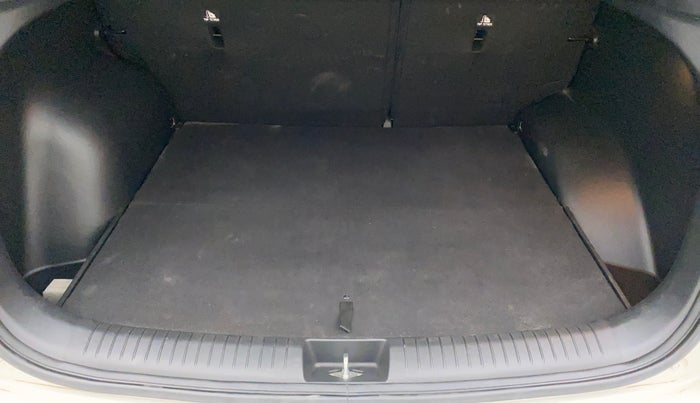 2018 Hyundai Creta SX PLUS AT 1.6 PETROL, Petrol, Automatic, 26,337 km, Boot Inside