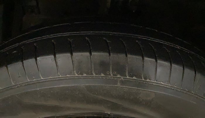 2015 Maruti Swift VXI, Petrol, Manual, 32,329 km, Left Front Tyre Tread