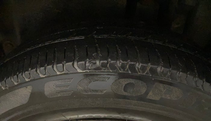 2015 Maruti Swift VXI, Petrol, Manual, 32,329 km, Left Rear Tyre Tread