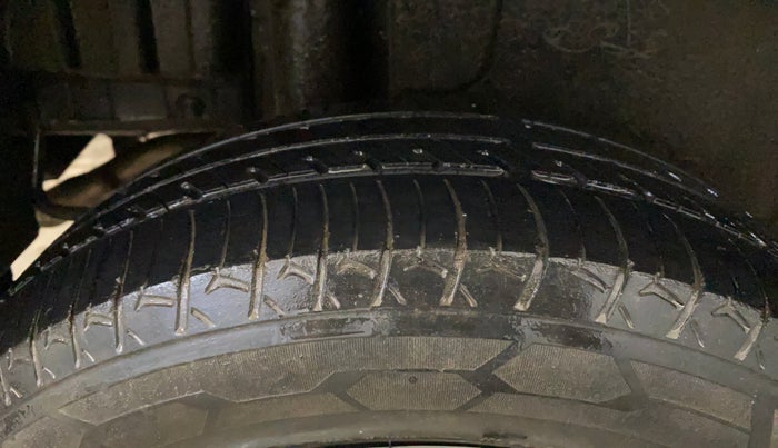 2015 Maruti Swift VXI, Petrol, Manual, 32,329 km, Right Rear Tyre Tread