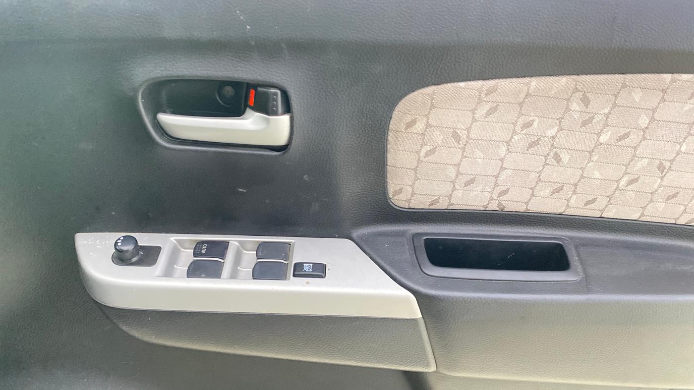 2016 Maruti Wagon R 1.0 VXI (O) AMT, Petrol, Automatic, 14,614 km, Driver Side Door Panels Control