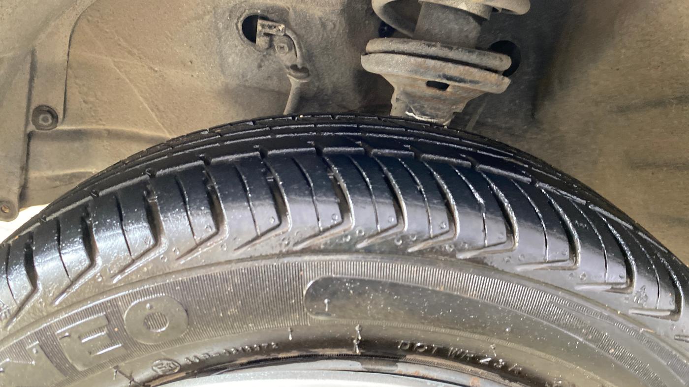 2016 Maruti Wagon R 1.0 VXI (O) AMT, Petrol, Automatic, 14,614 km, Left Front Tyre Tread