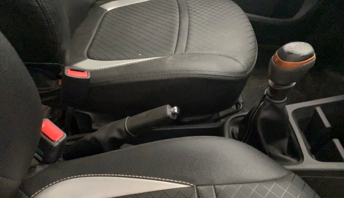 2022 Renault Kwid CLIMBER 1.0 (O), Petrol, Manual, 30,729 km, Gear Lever