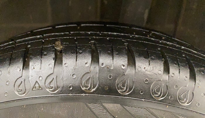 2022 Renault Kwid CLIMBER 1.0 (O), Petrol, Manual, 30,729 km, Left Rear Tyre Tread