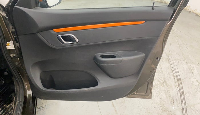 2022 Renault Kwid CLIMBER 1.0 (O), Petrol, Manual, 30,729 km, Driver Side Door Panels Control