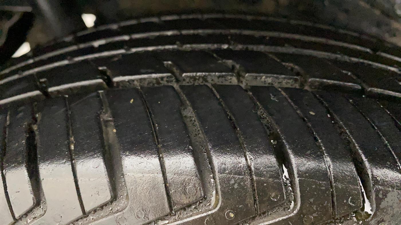 2013 Maruti Wagon R 1.0 VXI, Petrol, Manual, 91,632 km, Right Rear Tyre Tread