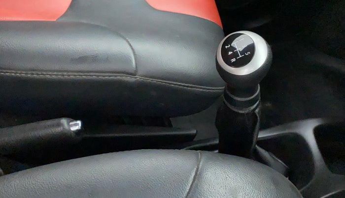 2013 Maruti Wagon R 1.0 VXI, Petrol, Manual, 91,632 km, Gear Lever