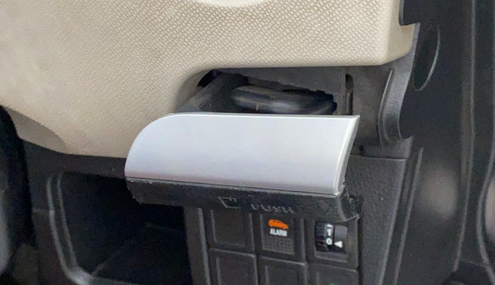 2013 Maruti Wagon R 1.0 VXI, Petrol, Manual, 91,632 km, Dashboard - Cup holder not working