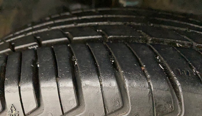 2013 Maruti Wagon R 1.0 VXI, Petrol, Manual, 91,632 km, Right Front Tyre Tread