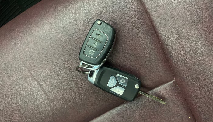 2014 Hyundai Verna FLUIDIC 1.6 VTVT SX, Petrol, Manual, 1,15,057 km, Key Close Up