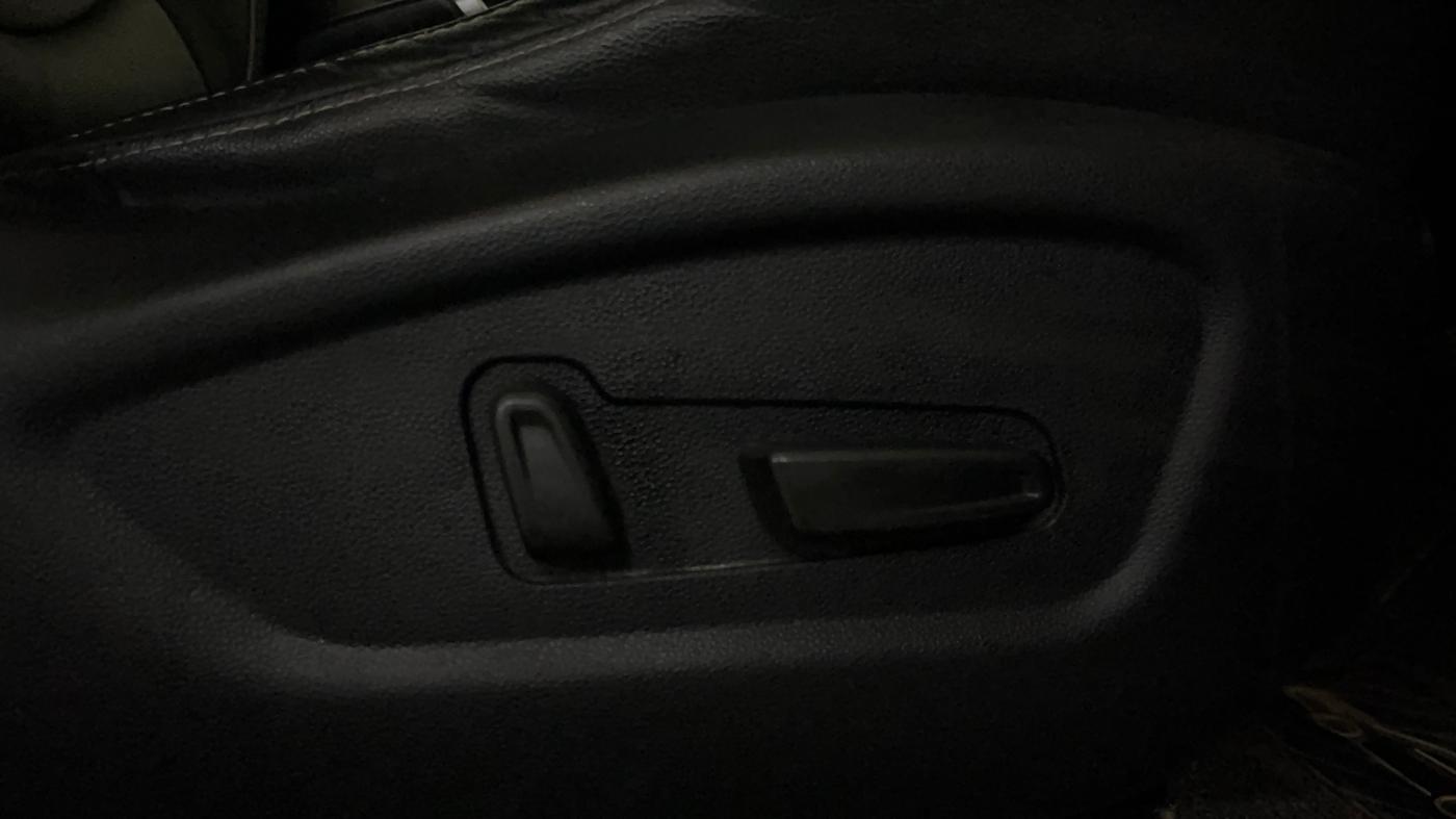 2018 Hyundai Creta SX (O) 1.6 PETROL, Petrol, Manual, 53,145 km, Driver Side Adjustment Panel