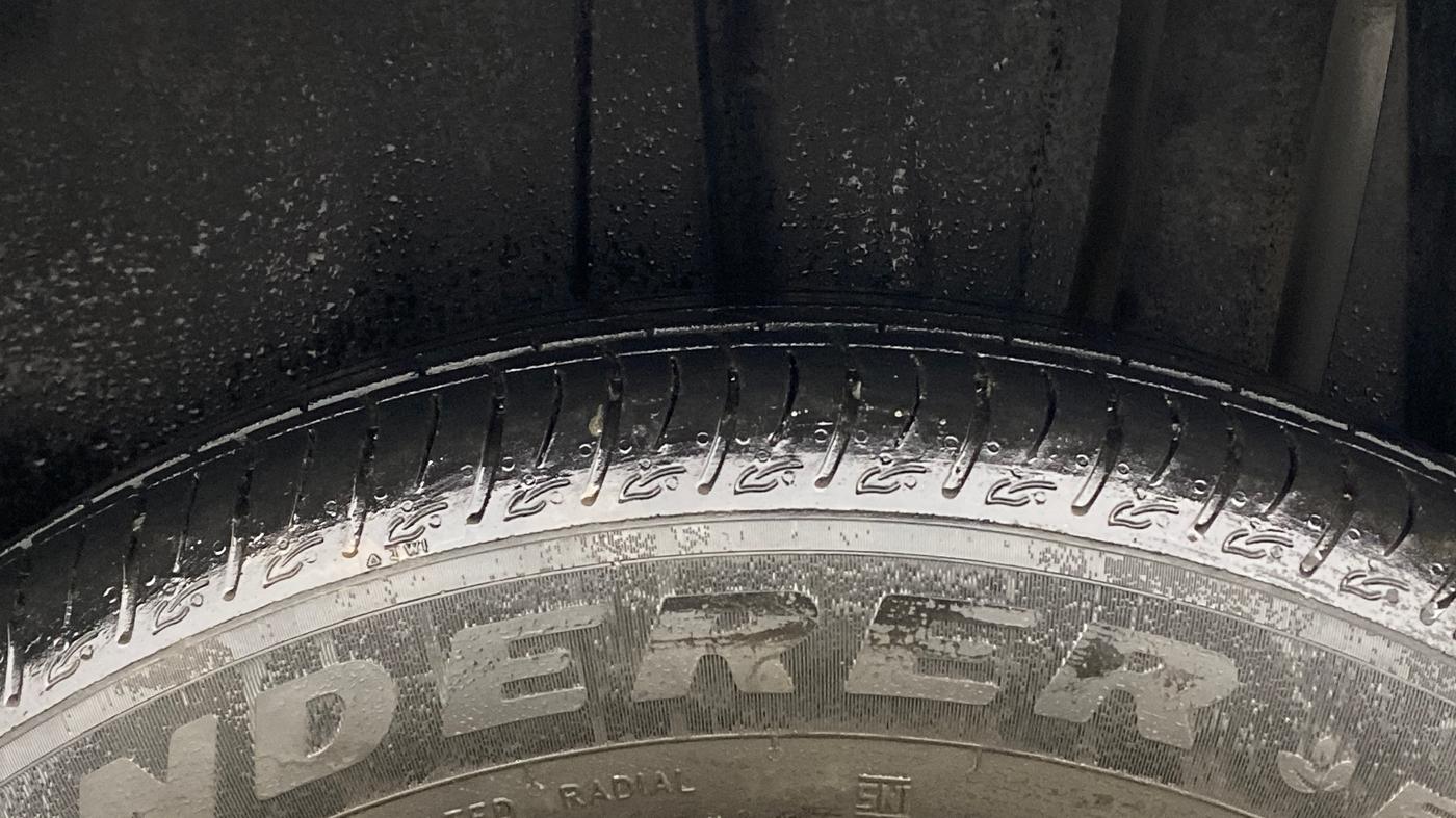 2024 Maruti BREZZA ZXI + SMART HYBRID, Petrol, Manual, 6,852 km, Left Rear Tyre Tread