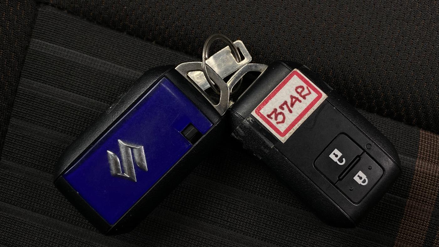 2024 Maruti BREZZA ZXI + SMART HYBRID, Petrol, Manual, 6,852 km, Key Close Up