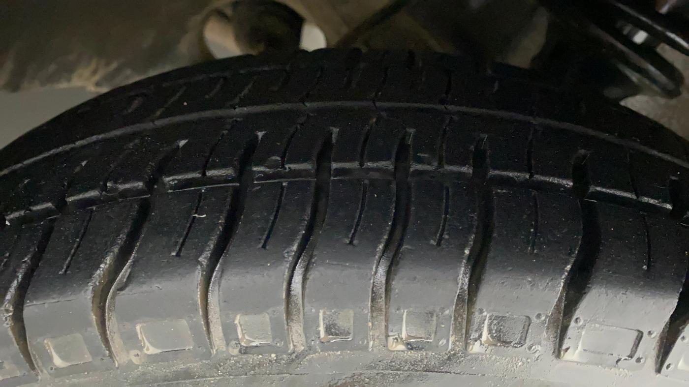 2019 Maruti Alto 800 LXI CNG, CNG, Manual, 18,047 km, Right Front Tyre Tread