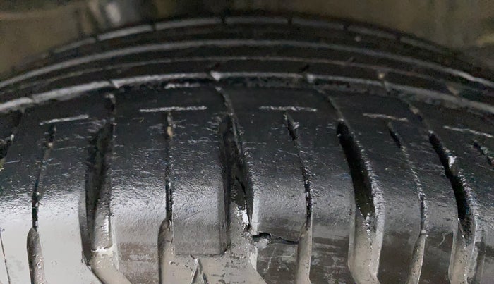 2011 Maruti Swift Dzire ZXI, Petrol, Manual, 62,440 km, Right Front Tyre Tread