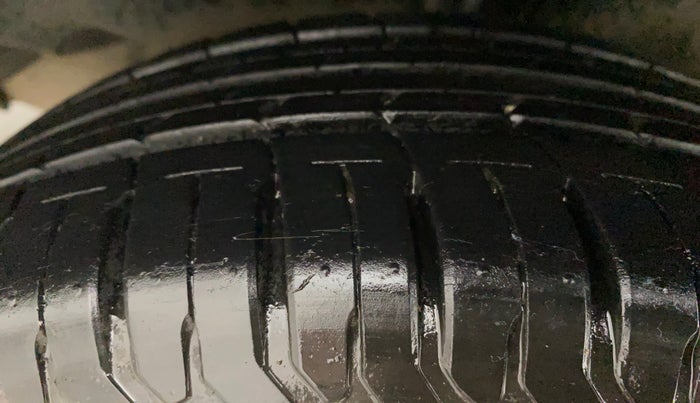 2011 Maruti Swift Dzire ZXI, Petrol, Manual, 62,440 km, Right Rear Tyre Tread